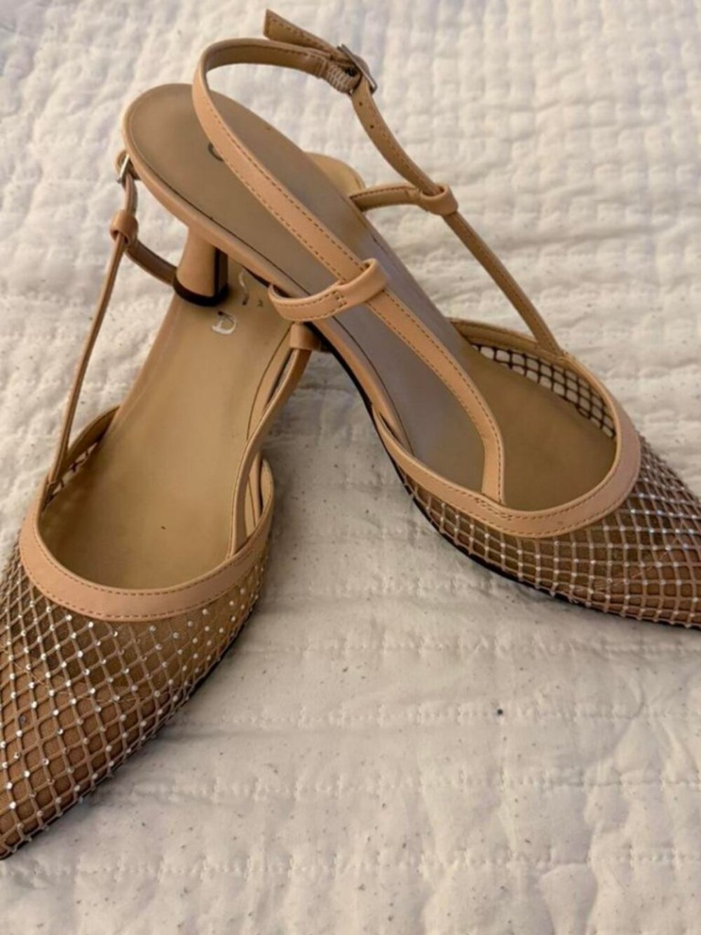 Unisa Women's Tan and Gold Courts